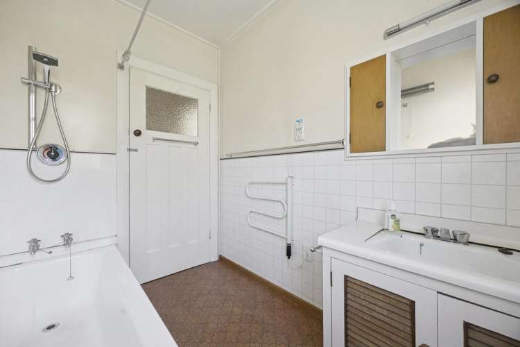 25 Royston Street North East Valley_11