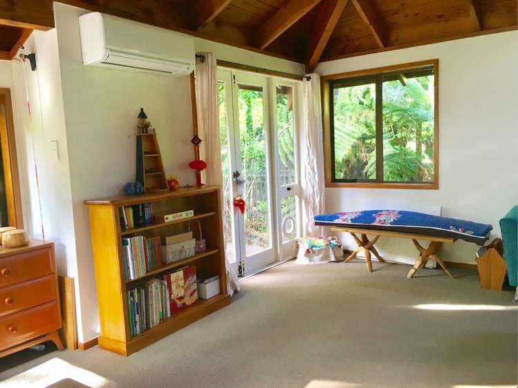 188 Woodlands Park Road Titirangi_3