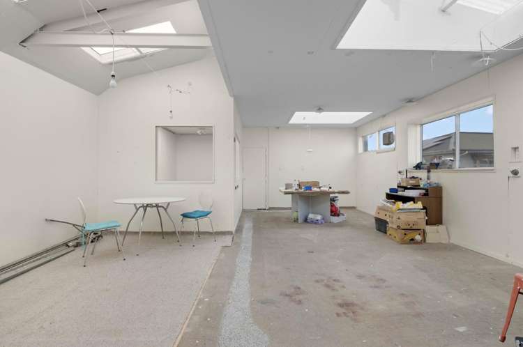 5669A West Coast Road Springfield_20