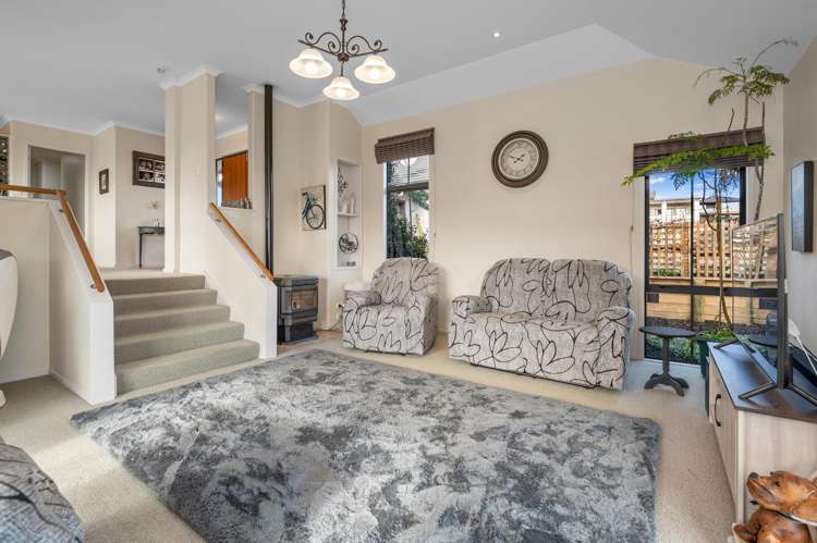 2 Holcombrooke Lane Welcome Bay_5