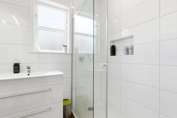 51 Kinghorne Street Strathmore Park_11