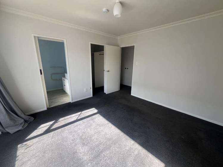 8 McInnes Place 10469_11