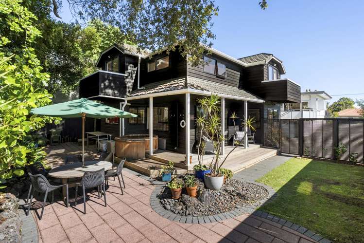 876B Dominion Road_0