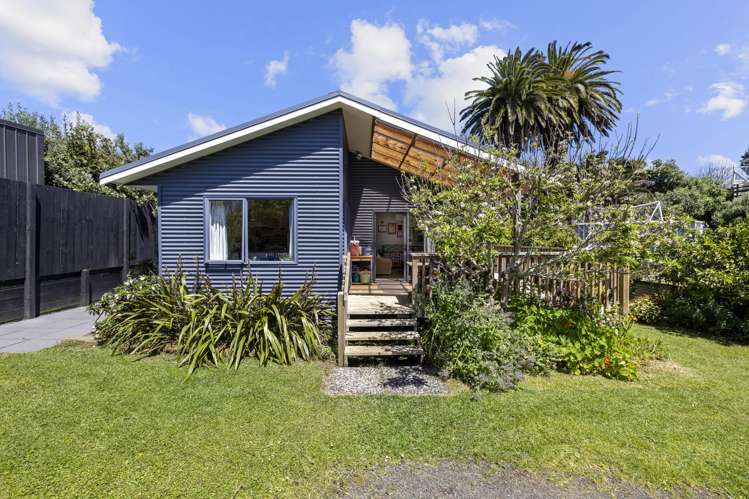 16 James Street Raglan_30