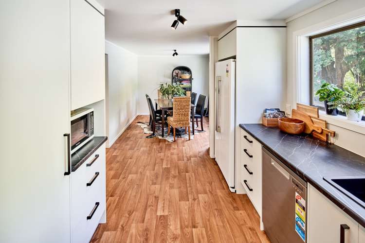 1296 Coast Road Wainuiomata Coast_11