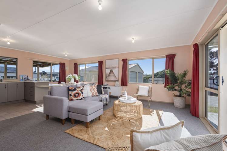 11 Te Kiri Street Himatangi Beach_1