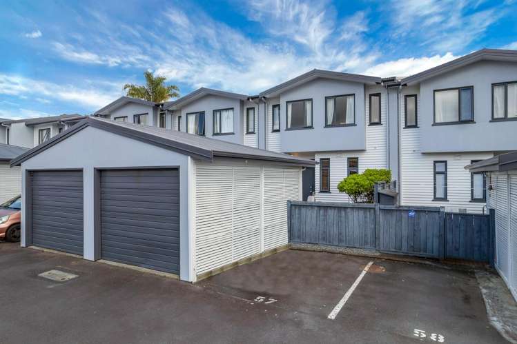 57/2 Armoy Drive East Tamaki_22