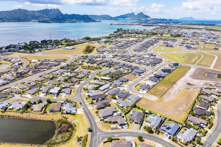 20 Kowi Lakes Drive One Tree Point_30