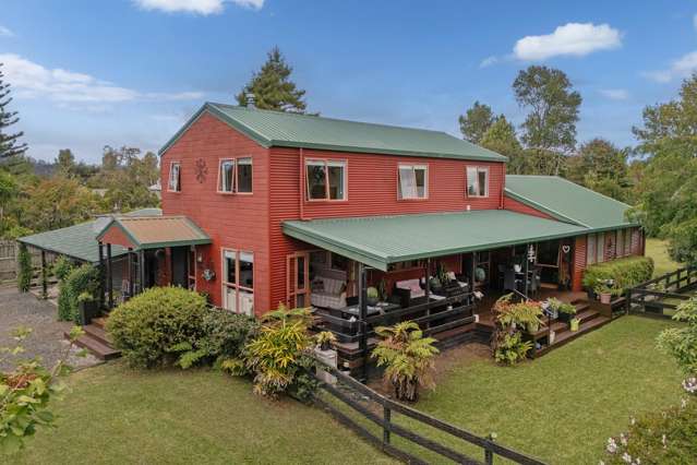 Bring Your Clubs - Short Walk to the Course!!