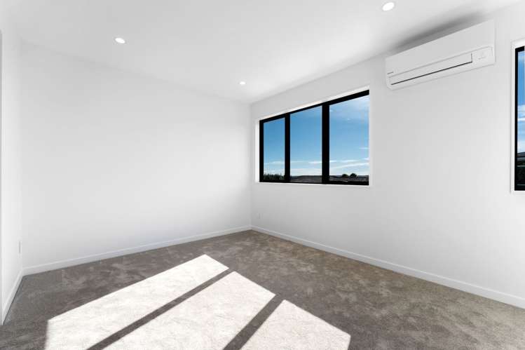 8D Rowan Terrace Te Atatu South_13