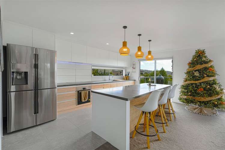 126 Huntsbury Avenue Huntsbury_1