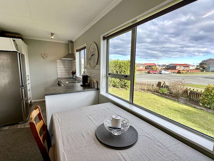 2/512 Yarrow Street Glengarry_5