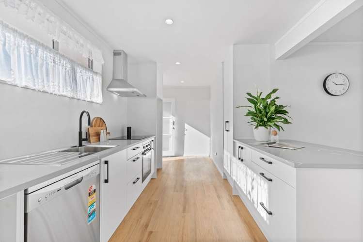 2/28A Holly Street Avondale_1