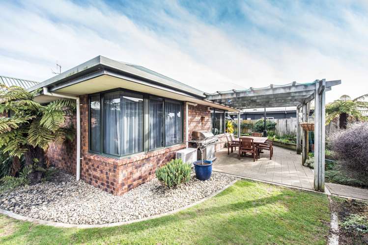 84 Aldinga Avenue Stoke_1