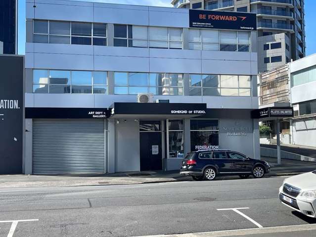 SHOWROOM AND WORKSHOP IN CENTRAL TAKAPUNA