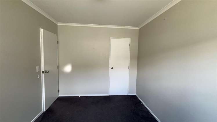 8D Inverness Avenue Hamilton East_12