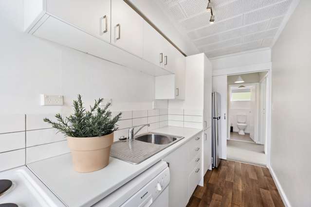 17/125 Grant Road Thorndon_4