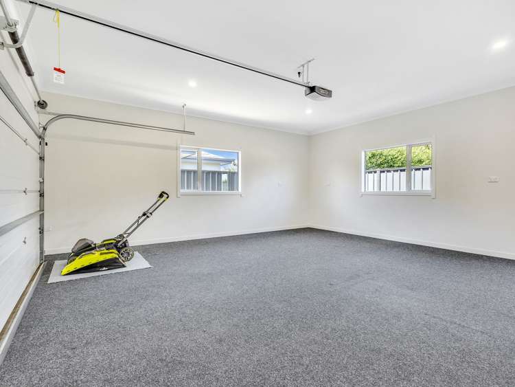 2 Drovers Way Frimley_24