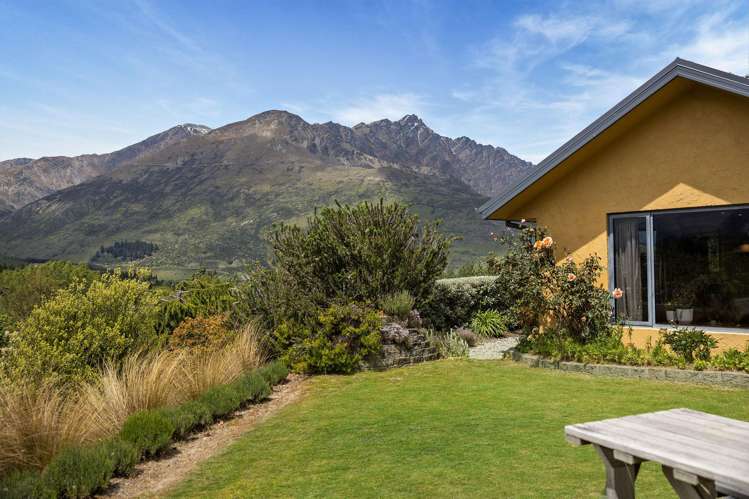 2 Bramshill Drive Lower Shotover_27