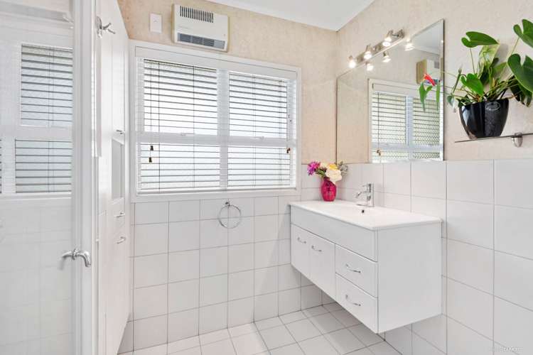 13/10 Gerard Way Saint Johns_9