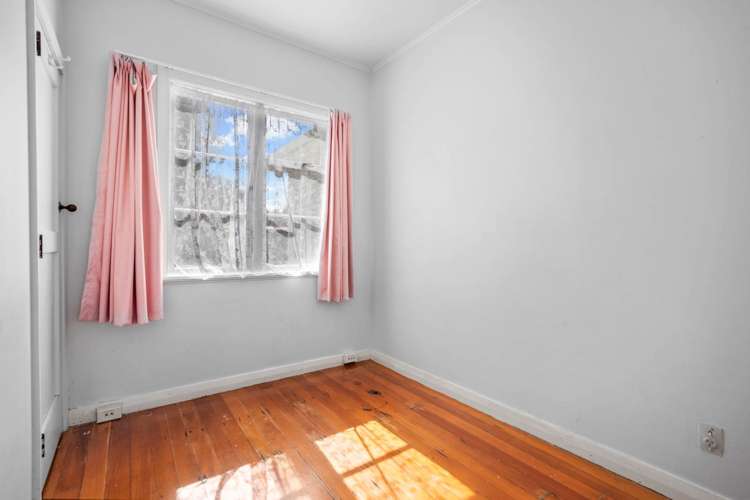 1 Reid Road New Lynn_7