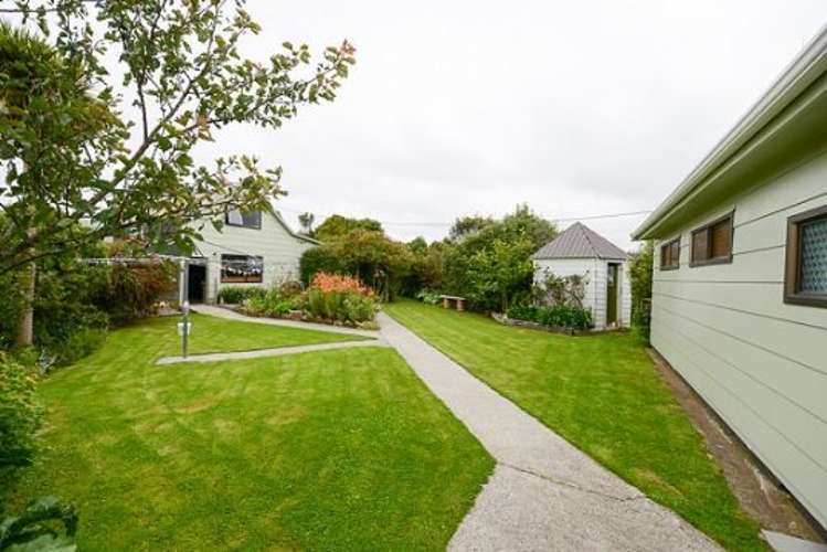 13 Calder Street Owaka_5