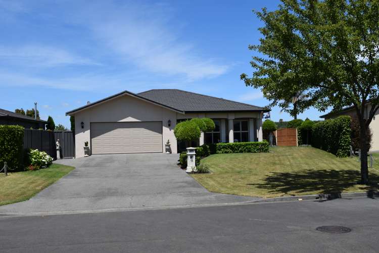 16 Heynes Place Clive_2