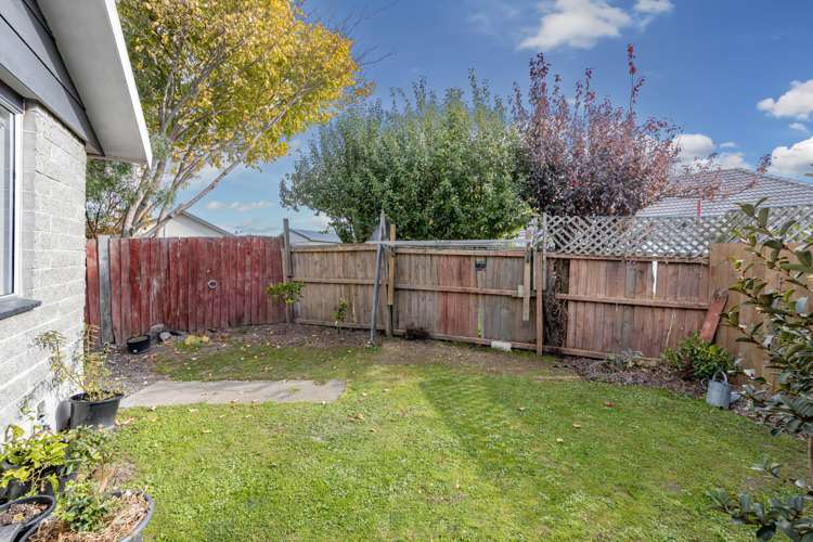 2/11 Farnborough Street Aranui_12