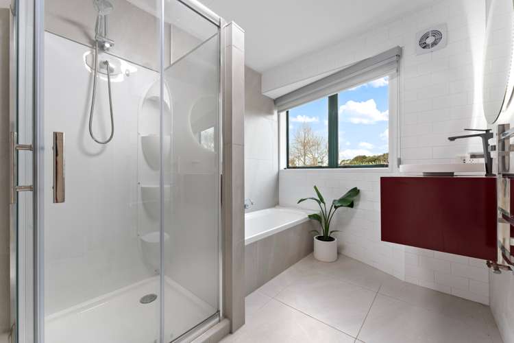 8 Vinograd Drive Te Atatu Peninsula_17