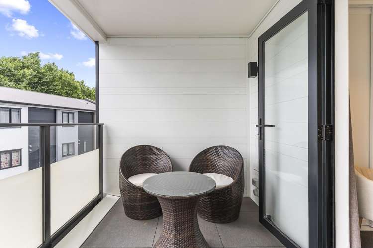 Suite 22/8 Dock Street City Centre_9