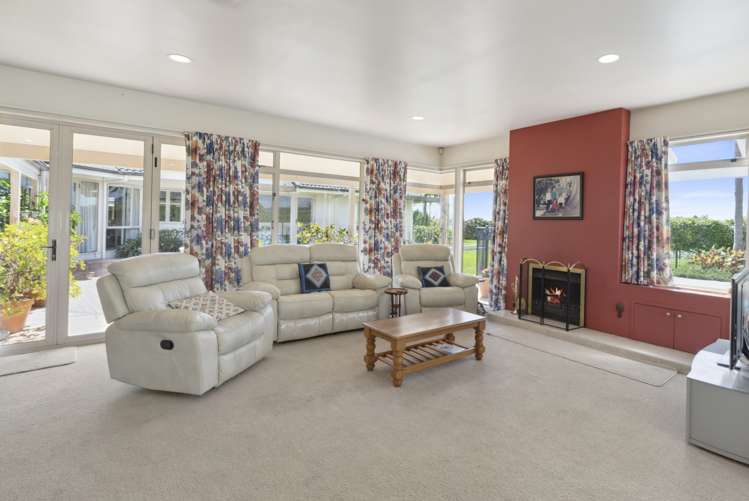 84 Rushgreen Avenue Pahurehure_16