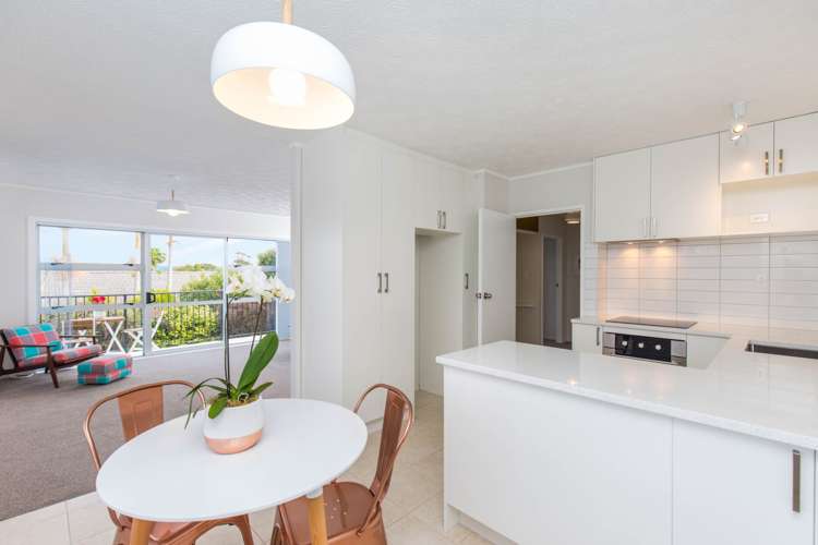 1/212 Edmonton Road Te Atatu South_2