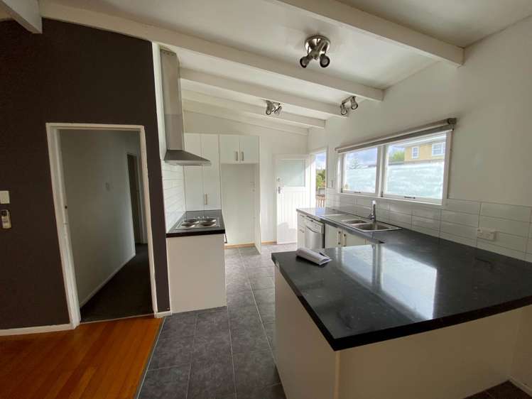 1/40 Edgeworth Road Glenfield_3