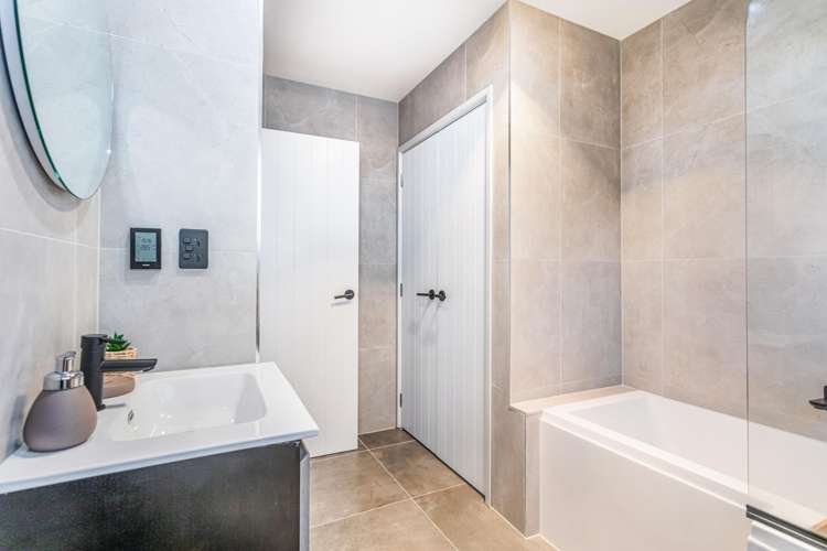 6a Zingaro Place Massey_13