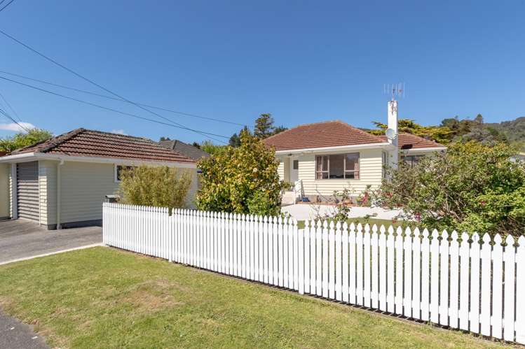 37 Wainuiomata Road Wainuiomata_19