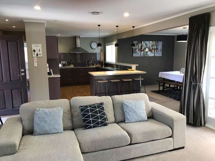 29 Bradbury Road Botany Downs_3