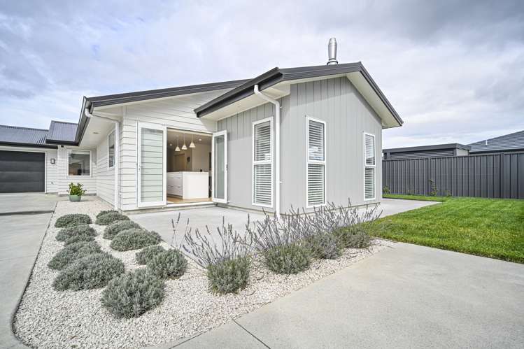 9 Meech Way Frimley_13