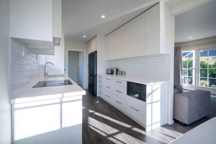 8 Denise Crescent Hornby_1