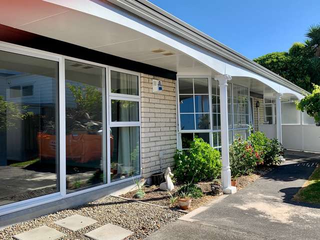 3BR home in Pt Chev, radiating peace & comfort