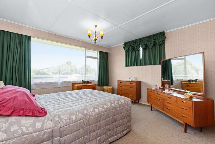 1402 Warwick Place Mayfair_10