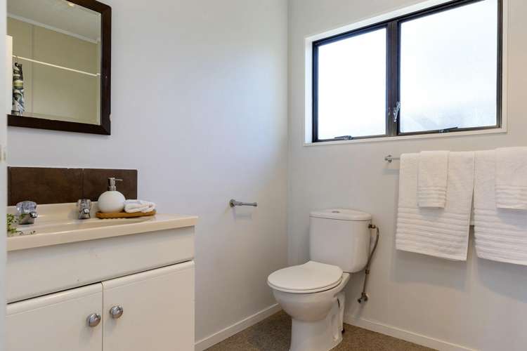 2/10 Koha Road Town Centre_24