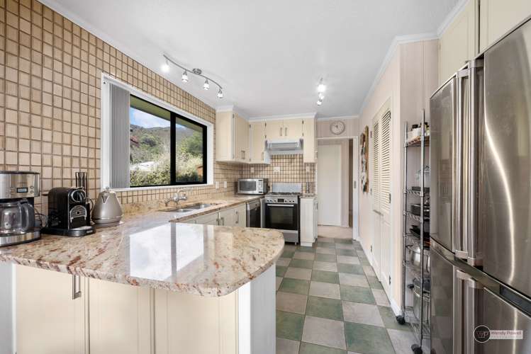 31 Waddington Drive Naenae_6