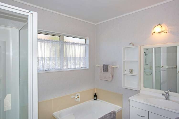 49 Edgewater Parade Waiuku_14