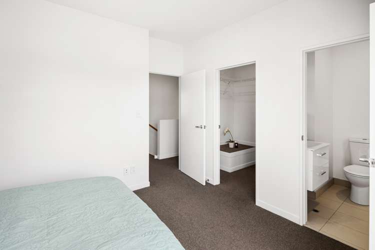 5/74 Derwent Street Island Bay_9