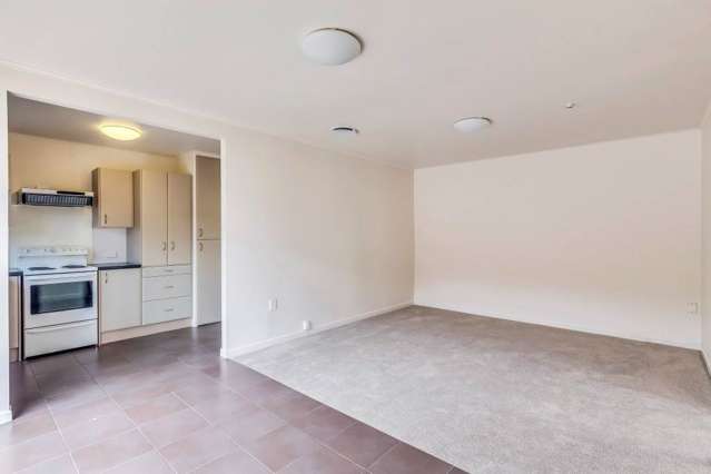 2/7 Lydia Avenue Northcote_4