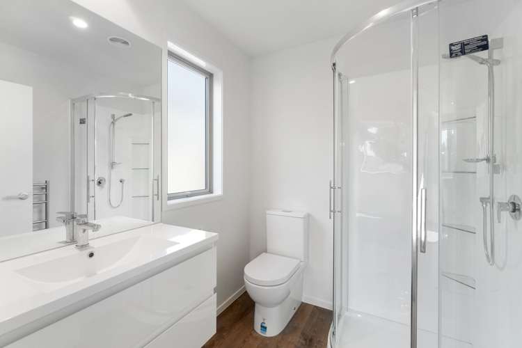  5 Selkirk Lane Hamilton Lake_5