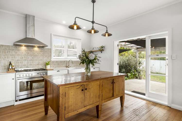 16 Achilles Crescent Narrow Neck_6