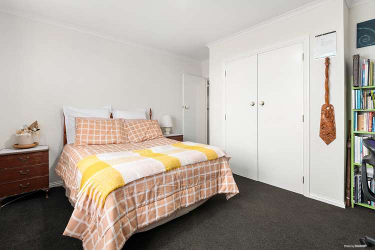 17 Queenwood Avenue Queenwood_15