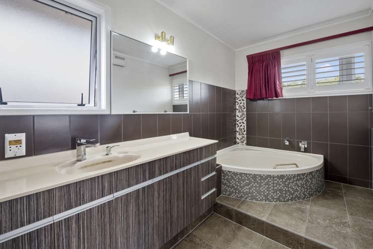 25 Kerswell Terrace Tihiotonga_16