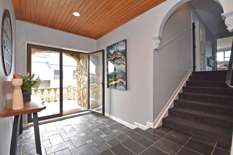 708 Queens Drive Waikiwi_14